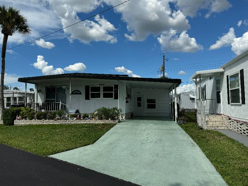 Lakeland, FL Mobile Home for Sale located at 315 Murray Drive Bedrock Imperial Manor